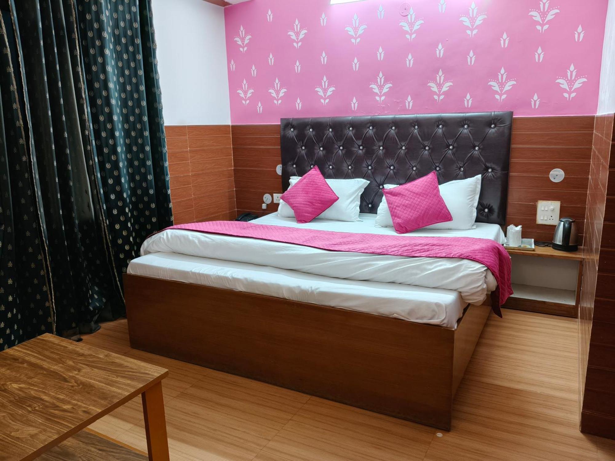 דהראדון Hotel Kailash Residency מראה חיצוני תמונה