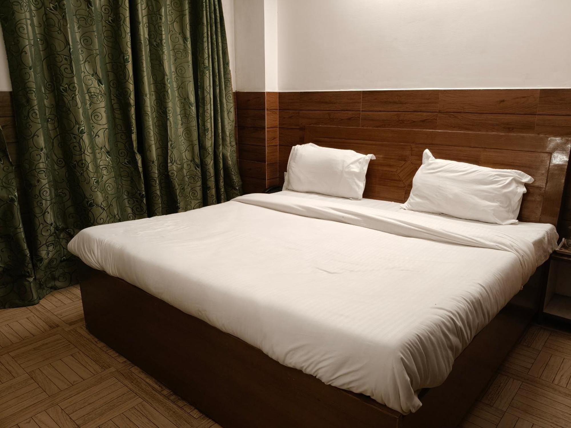 דהראדון Hotel Kailash Residency מראה חיצוני תמונה